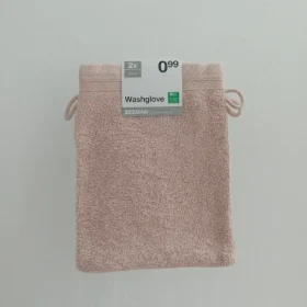 নরম টেরি ফেব্রিকের ওয়াশগ্লোভ, সামনের দিকে প্রাইস ট্যাগ লাগানো রয়েছে — ২ পিস সেট।