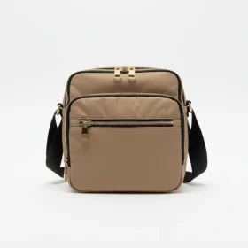 “ট্রাভেল ও ক্যাজুয়াল ব্যবহারের জন্য উপযুক্ত মাল্টি-পকেট নাইলন ক্রস বডি ব্যাগ।”